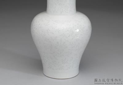 图片[2]-White vase with Indian lotus scrolls, Jingdezhen ware, Qing dynasty (1644-1911)-China Archive